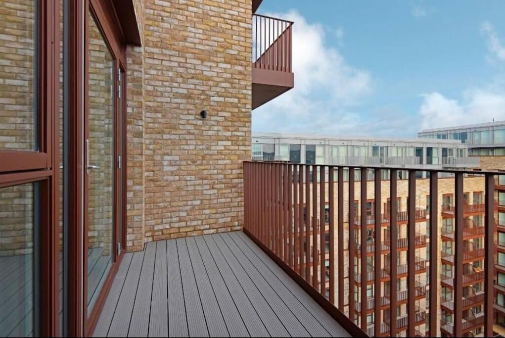 City Escape - Royal Wharf Londra Exterior foto