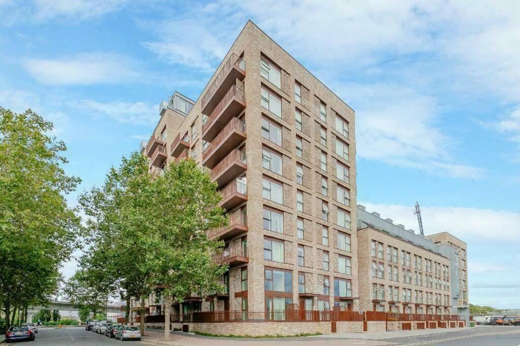 City Escape - Royal Wharf Londra Exterior foto